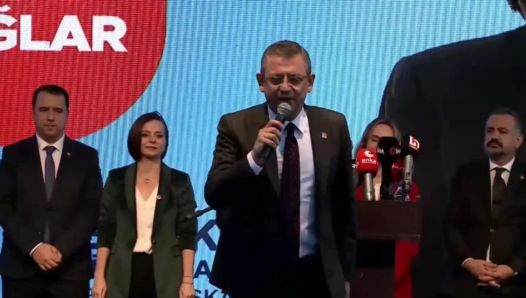 Özgür Özel Karabağlar’da Halkla Buluştu… Özel: “Cumhuriyetin İkinci Yüzyılının İlk 25 Yılına Cumhuriyetçilerin Damgasını Vurmak İçin Yola Çıktık”