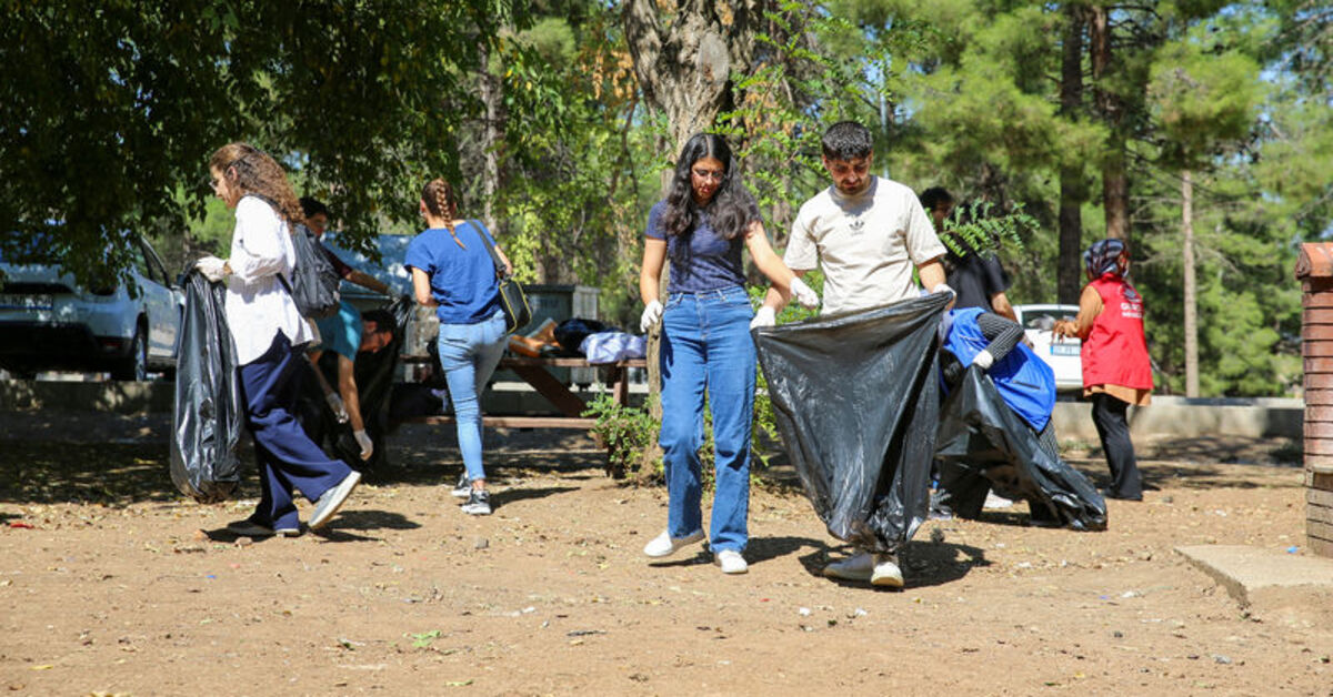 Diyarbakır’da gençler piknik alanında temizlik yaptı