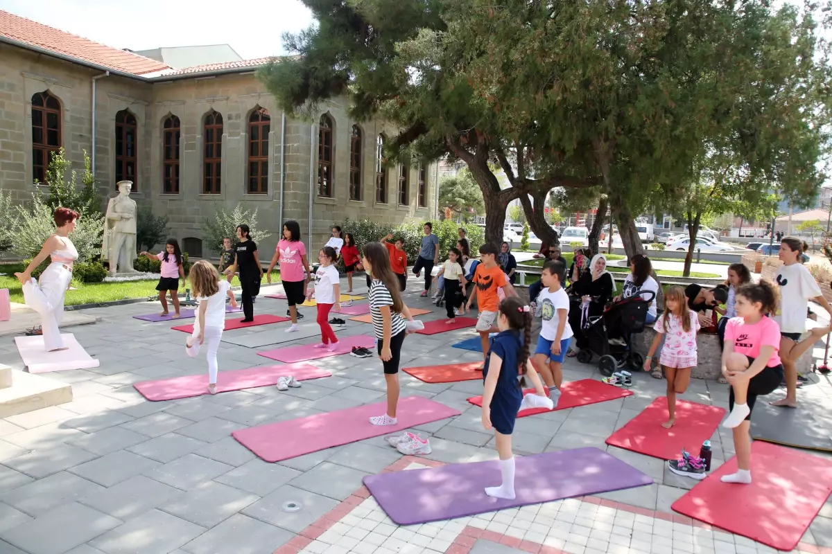 Edirne’de Çocuklara Yönelik ‘Müzede Yoga’ Etkinliği Düzenlendi