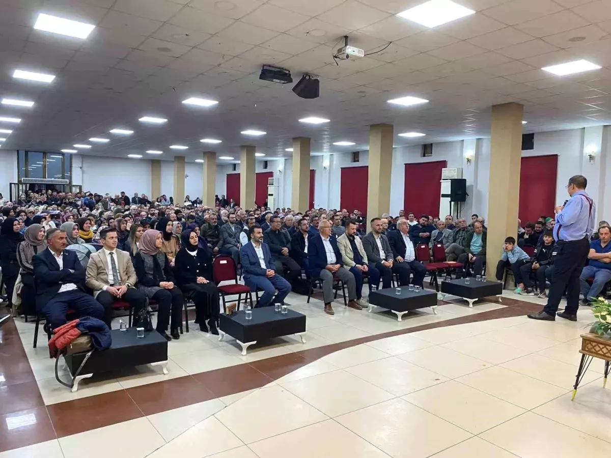 Hayati İnanç, Dazkırı’da ‘Derdimiz Aile’ Konulu Söyleşi Gerçekleştirdi