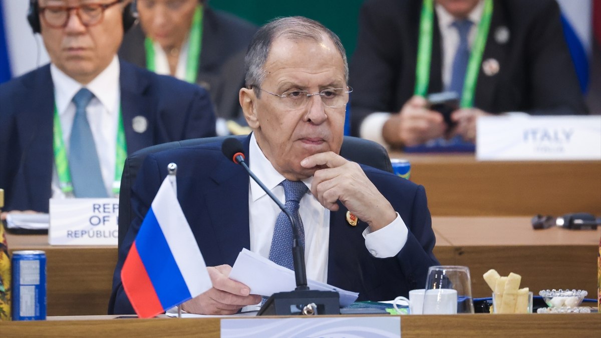 Lavrov: Ukrayna’nın uzun menzilli silahlarla saldırılarına yanıt vereceğiz